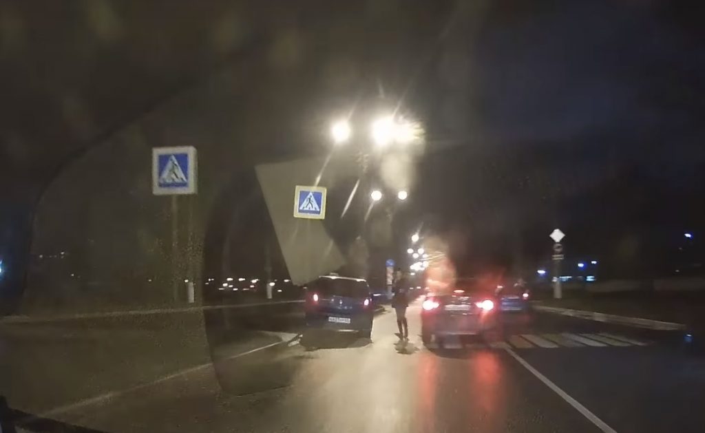 VIDEÓ: Ennyit ér a gyalogátkelő az oroszoknál