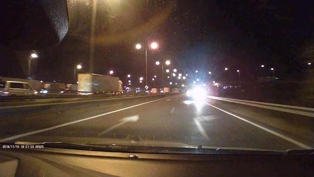 VIDEÓ: Amikor az M0-son szembe jön veled a KAMAZ