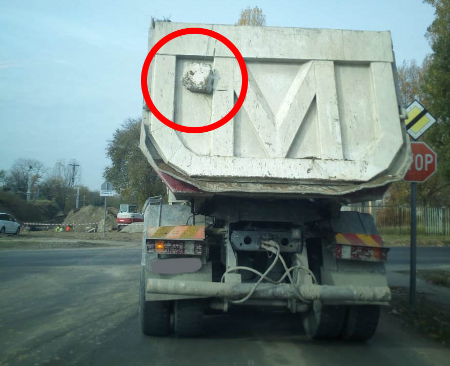 Újabb gondatlan közúti veszélyeztetésről küldött fotót olvasónk