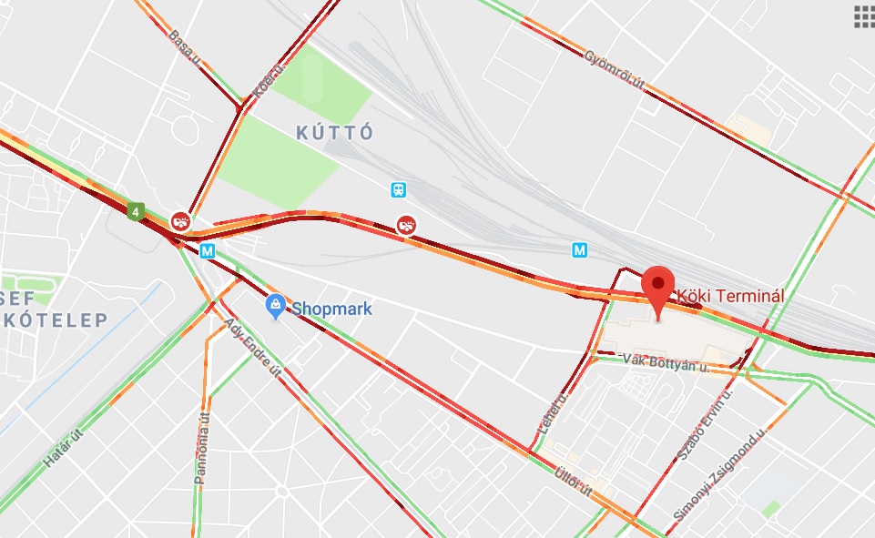 Óriási a dugó: 3 autó ütközött a Ferihegyi repülőtérre vezető úton, a KÖKI terminál környékén