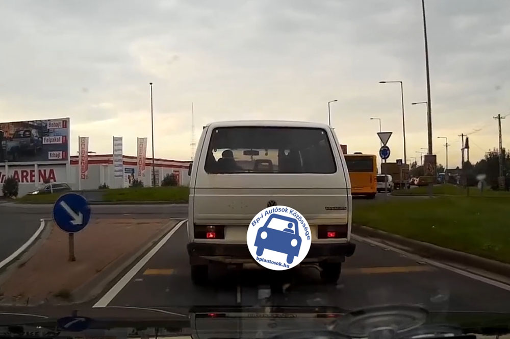 VIDEÓ: Az a gonosz körforgalom és az az 5 mp., amit nem lehet kivárni