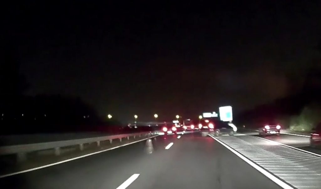 M0, fóti lehajtó: Miért csinálod ezt??? Gyorsforgalmi úton ez nem fér bele gyerekek…