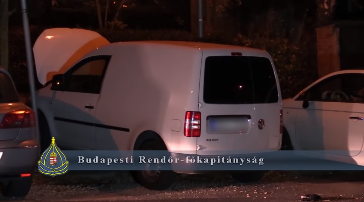 Videó – Épp megpróbáltak ellopni egy autót, mikor a rendőrség tetten érte őket