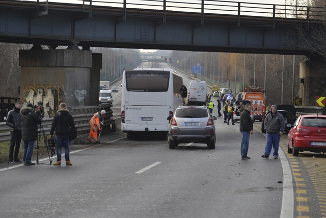 Fotók jöttek a reggeli tömegkarambolról