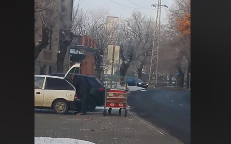 VIDEÓ: 12 rekesz sör egy 3 ajtós Swiftbe? Simán…