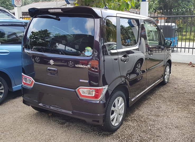 Fotók egy Srí Lanka-i autószalonból: Hibrid Suzuki Wagon R