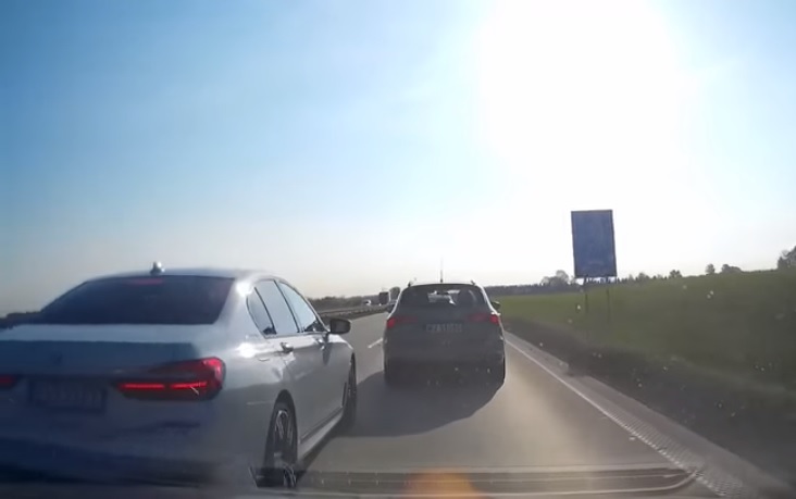 Videó – Így reagál egy igazi, suttyó, ha az autópályán keresztbe tesznek neki