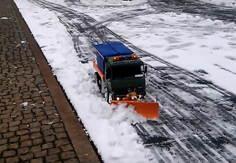 VIDEÓ- Megőrülsz: Nem kell Csehországig elmenni, van itthon is RC hókotró :)
