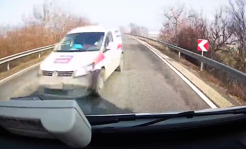 VIDEÓ: Centiken múlott a katasztrófa a 6-os úton