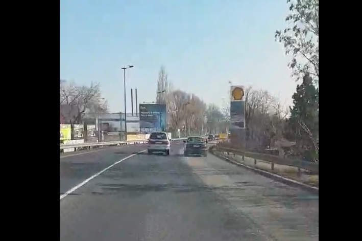 VIDEÓ: Életveszélyes és bunkó előzés a Ferihegyi gyorsforgalmin