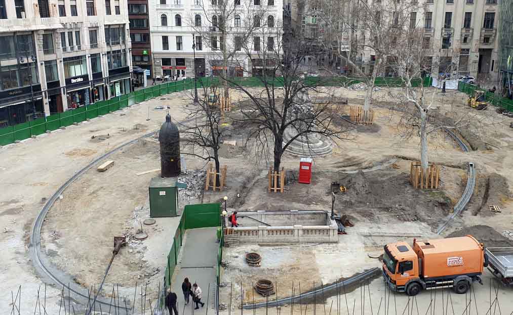 Bomba miatt lehet káosz a városban. Megkezdték a kiürítést.