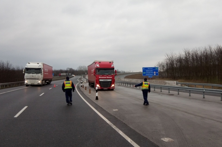 73 esetben mulasztotta el az e-útdíj megfizetését, több millió Ft a bírság