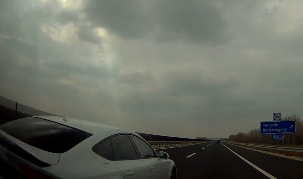 VIDEÓ: Nem előzött elég gyorsan, kemény büntetőt kapott az M6-son, olvasónk