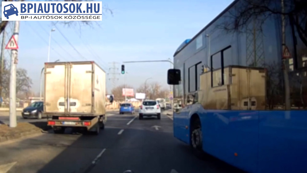 VIDEÓ: Az egyik legnagyobb „gumi” KRESZ szabály, ami létezik