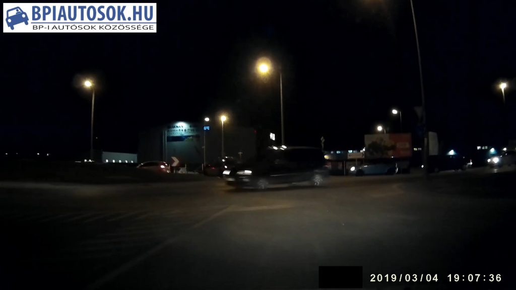 VIDEÓ: Így gyorsabban jutott csirkefarhátért