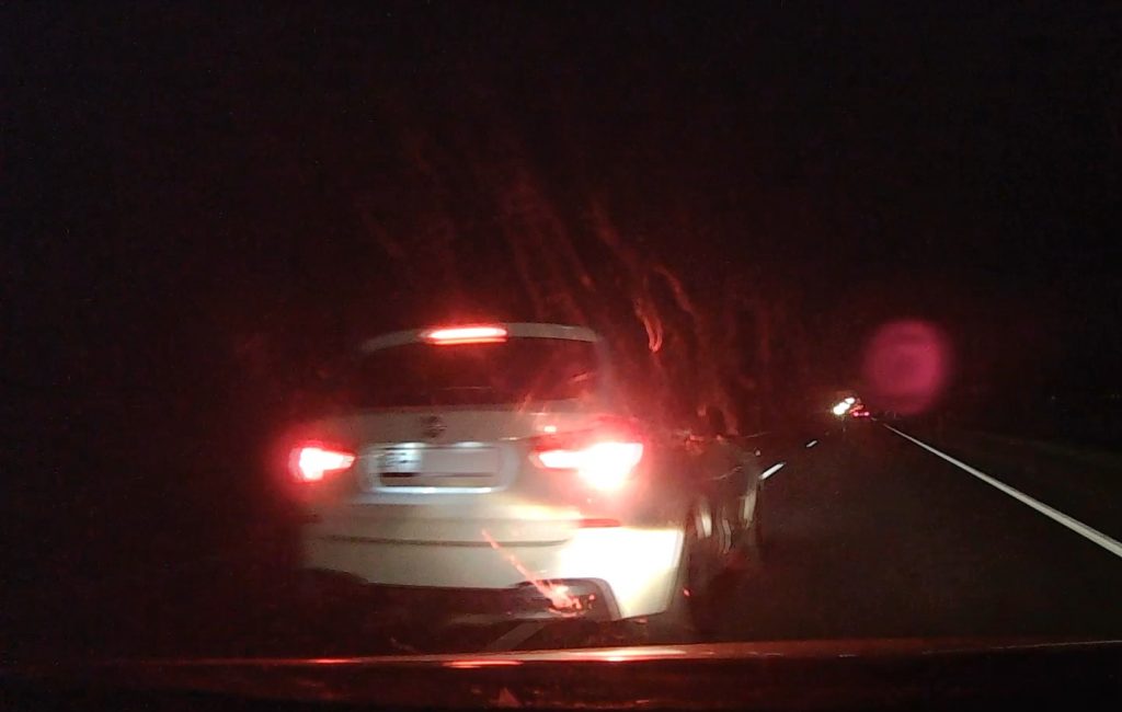 VIDEÓ: P-s rendszámmal húzta rá az M3-son, mert nem egyből engedte el