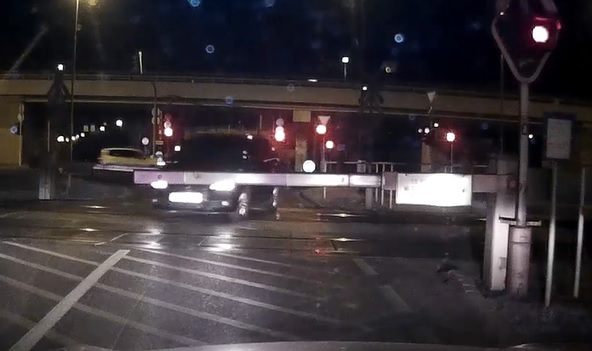 VIDEÓ: A szemeretelepi időcsapda. Vasúti átjáró, ami van, de minek…