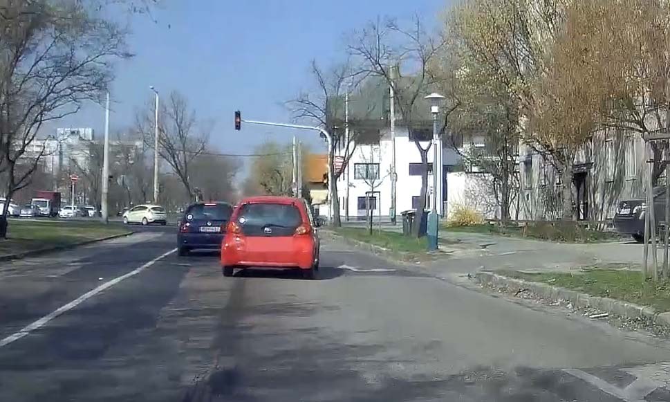 Ha ilyenkor telibe rongyolnak oldalról, neked sok szempontból annyi…