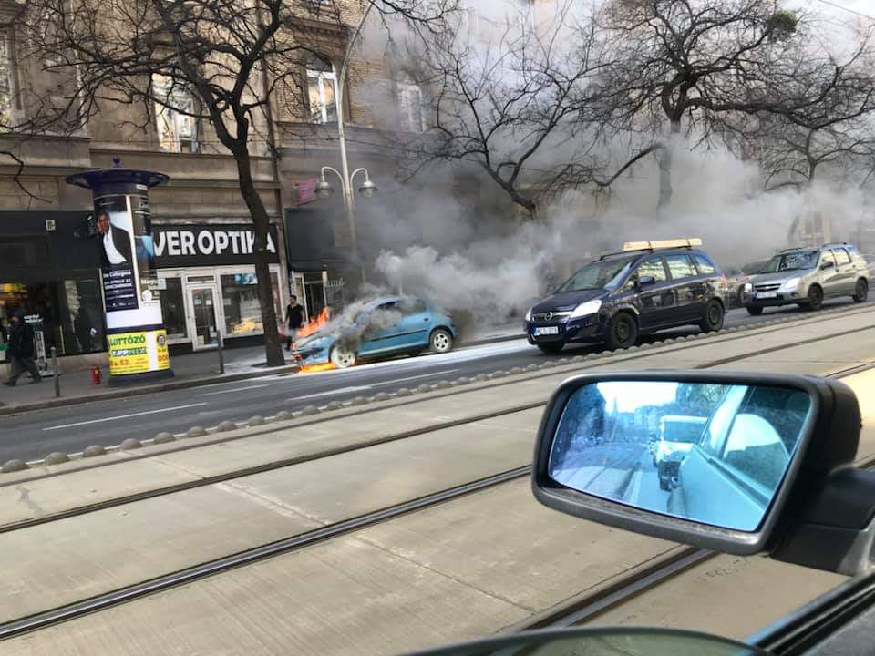 Baleset a Nagykörúton, az egyik jármű ki is gyulladt