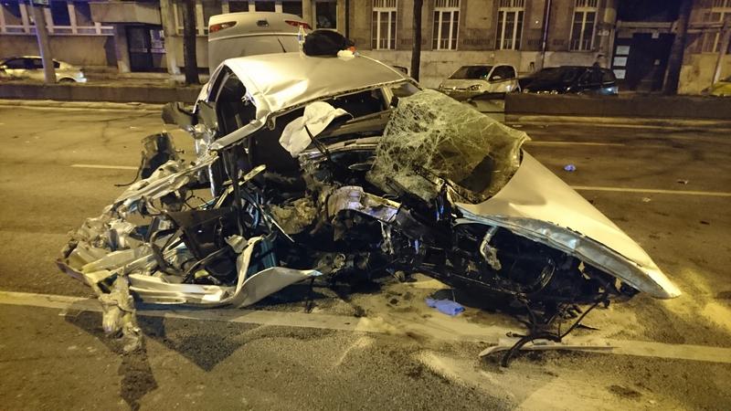 Videón, ahogyan kimentik a sofőrt a tegnap esti Váci úti balesetnél