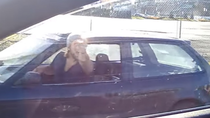 Videó – Ha a kárörvendést szereted, a tülekedő autósokat utálod, akkor ez a te videód