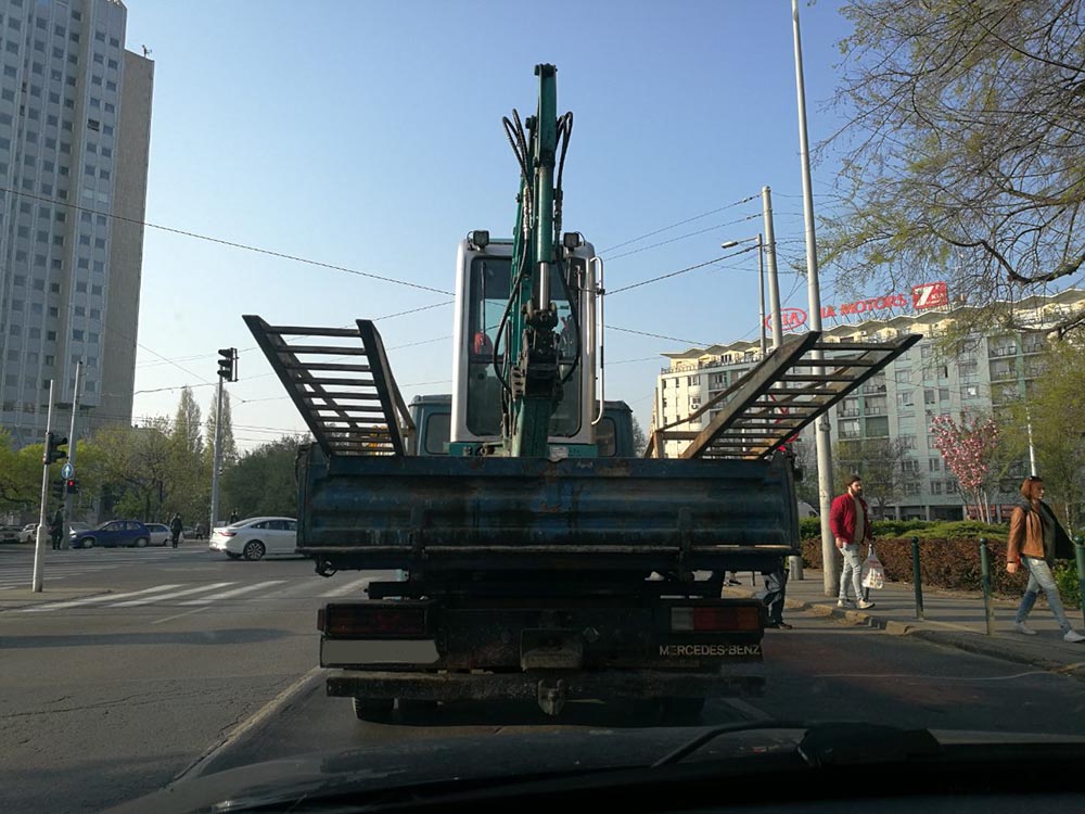 Emberek! Mi van veletek? ÍGY SZÁLLÍTANI…?