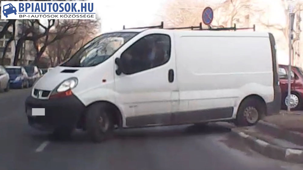 VIDEÓ: Olvasónk vonzza a bajt? 2 hónap alatt három eset, ebből egy baleset a kamerán
