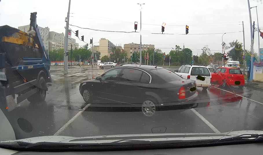 Keresztúri útról jobbra kanyarodni? Ez is egy „megoldás”…