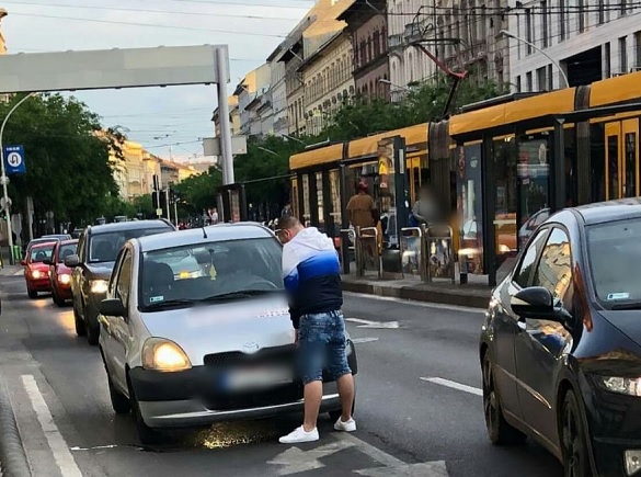 Megtalálta a Blikk a körúton pisilő férfit, aki nem ússza meg