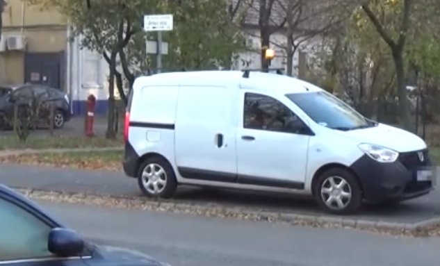 Videó – Egyre több autós szabálytalankodik sárga villogóval az utakon