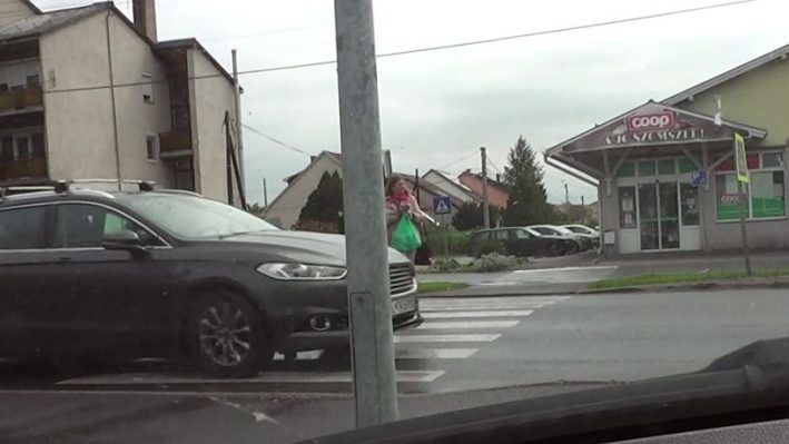 Nem engedte át a gyalogost a zebrán, azonnal elvették a jogosítványát