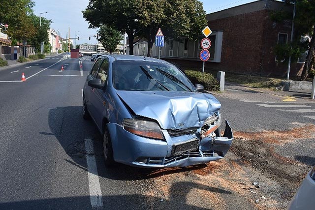 Fotók: Mobilozott, frontálisan a busznak hajtott
