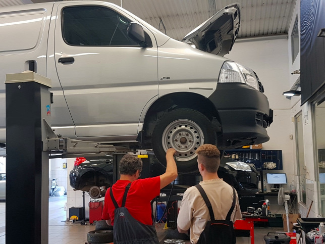 Bevitték a Toyotát a hazai szervizbe, a szerelők sem hitték el, mit látnak