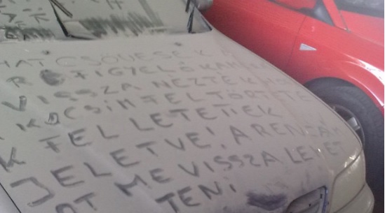 Olyan üzenetet írtak egy magyar autóra, ami a NASA fordítóprogramját is kifektetné