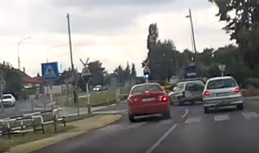 Állítása szerint olvasónk, Laci szerepel a felvételen. Ő sorai a cikkben