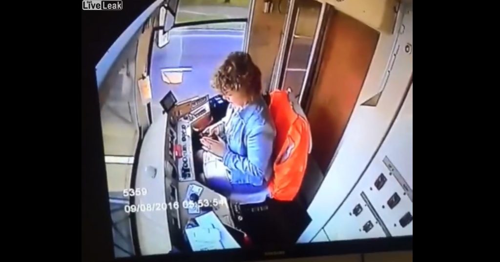 VIDEÓ: Pötyögött, majd jött a kanyar