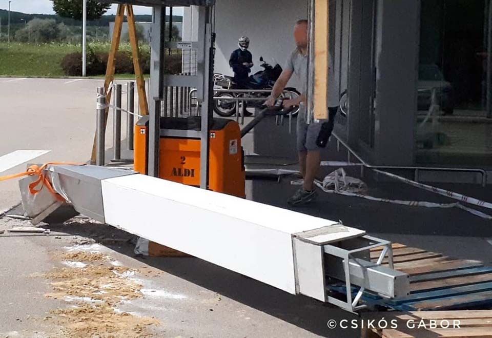 Fotók: ALDI-t tarolt az idős sofőr Budakeszin