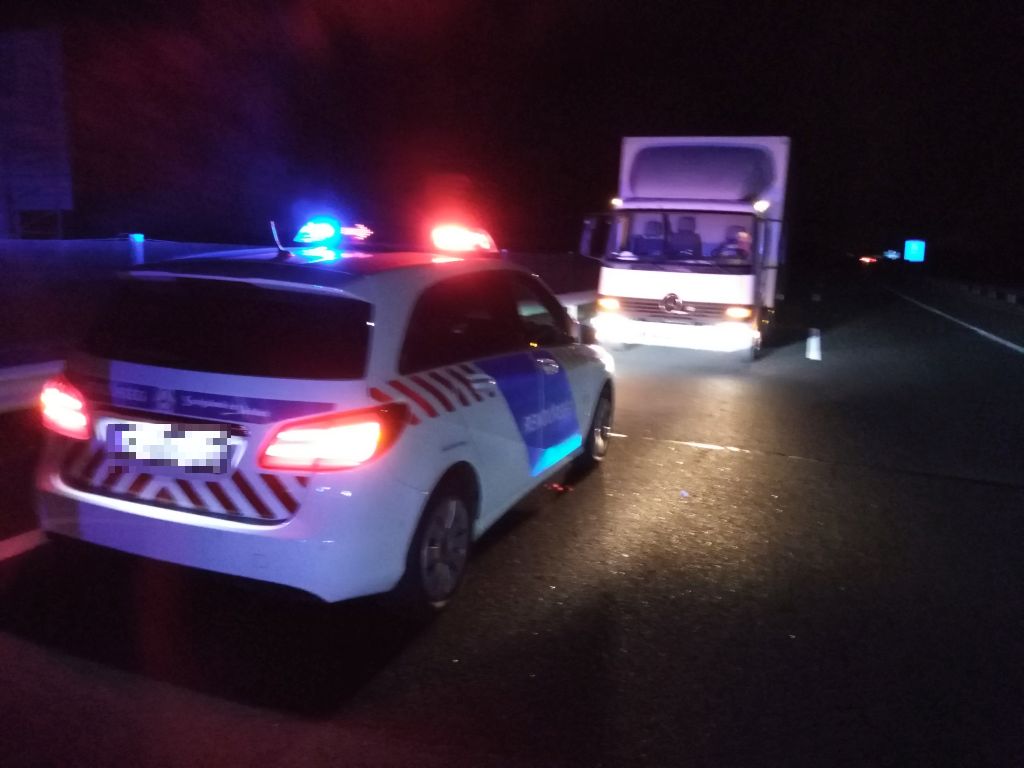Videó – Bepánikolt teherautós állt keresztbe az M43-as autópályán
