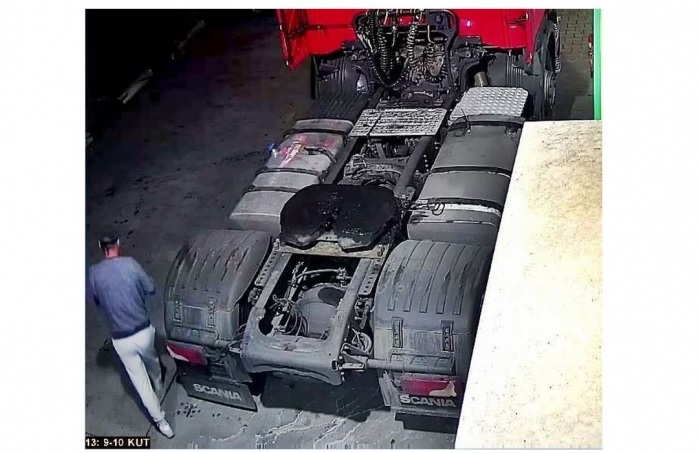 600 Liter üzemanyagot tankolt a nyerges vontatóba, majd fizetés nélkül távozott