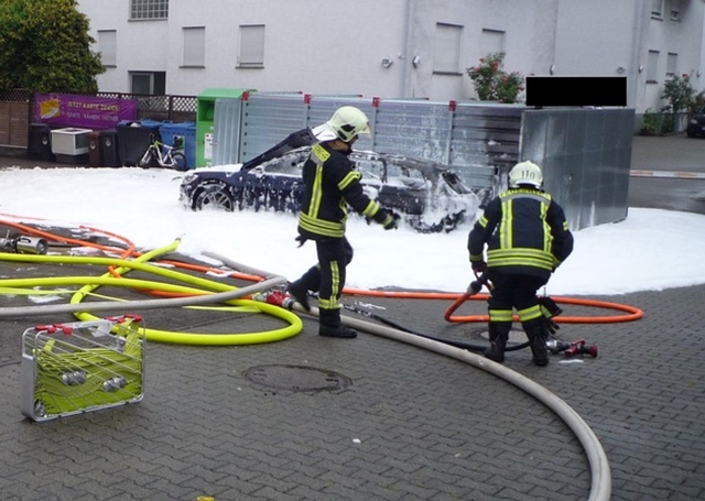 Fotók – Dízel helyett benzint tankolt a hölgy, majd támadt egy remek ötlete