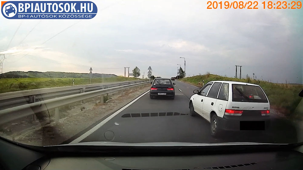 VIDEÓ: Suzukis acsarkodás a 26-os úton