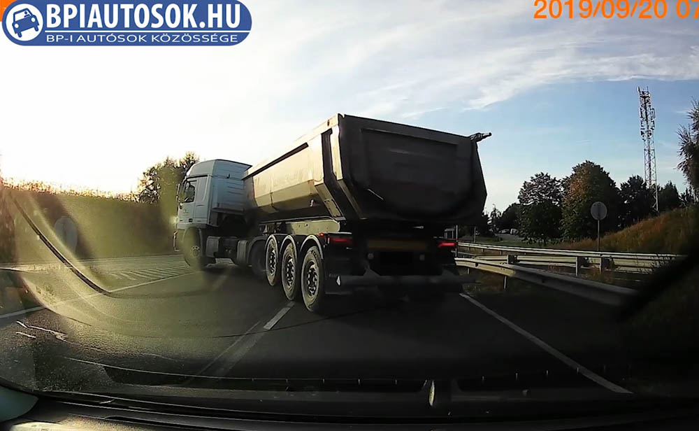 VIDEÓ: 36 másodperc alatt hány szabálysértés történt Bicskénél?