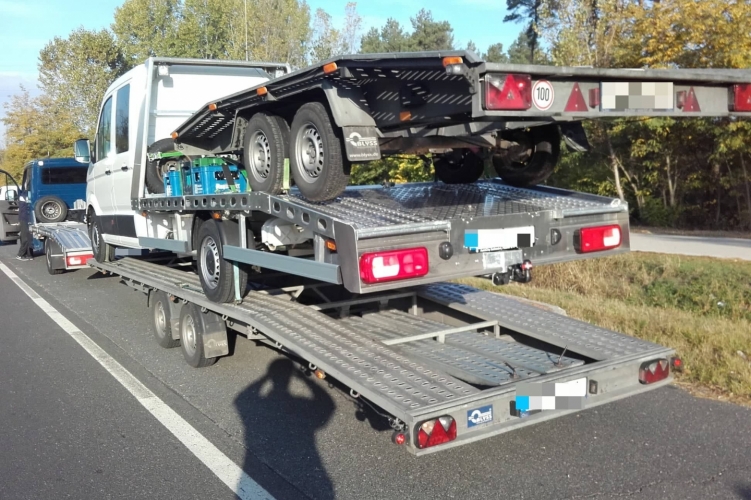 Fotók – Újabb stílusos járműszerelvényt fogtak a rendőrök
