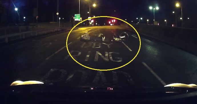 Videó – Hamar felugrott az „elgázolt” bringás, amikor megtudta, kamera van a „gázoló” kocsijában