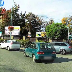 VIDEÓ: Dühítő példa a cipzár-elv semmibe vételére