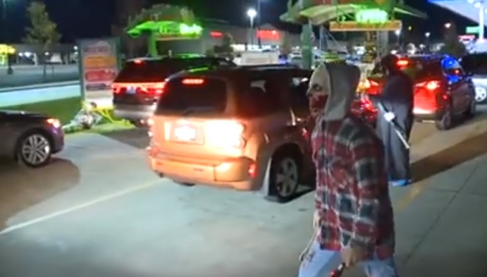 Videó – Horror autómosó, ami után tuti belső takarítás is kell majd