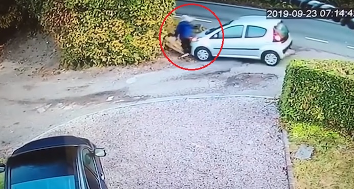 Videó – Ha nem látod, nem hiszed el – Saját kocsija ütötte el az idős nőt