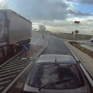 VIDEÓ: Ő kimaxolta a büntetőfékezést a Cinkotai úton