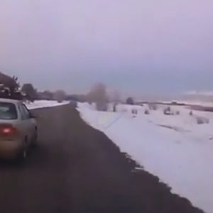 VIDEÓ: Megelőzték, de ő visszaelőzött. Belehalt.