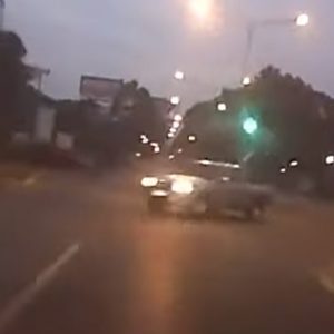 VIDEÓ: Ember olyat védett, hogy ilyet még nem láttál. Ez reflex!
